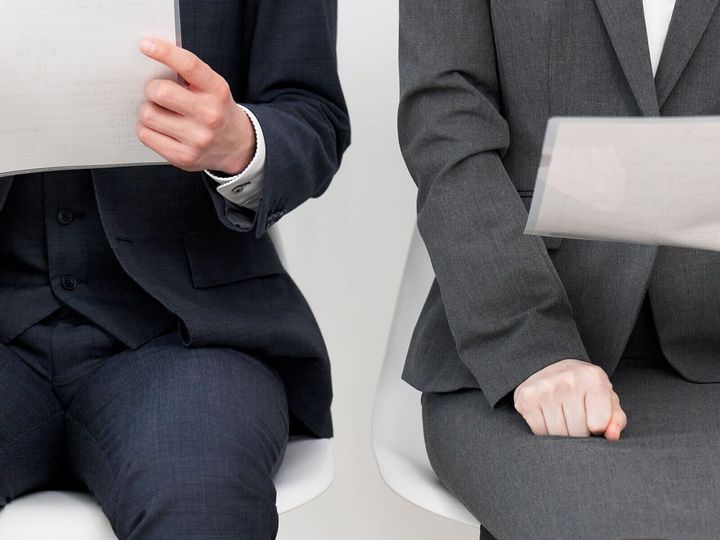 【精神科医が解説】面接や試験など、大事な場面で不安でたまらないとき、抗不安薬は頼れる存在です。しかし、服用には「脳のパフォーマンス低下」という重大な注意点もあります。本番で実力を発揮するために知っておきたい抗不安薬の作用と使い分けのポイント、副作用のリスクについて分かりやすく解説します。