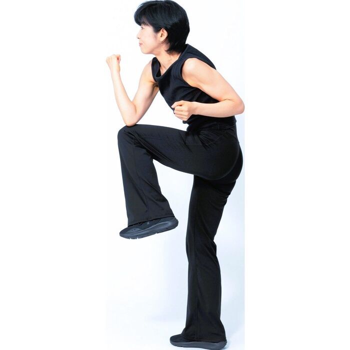 20kg痩せた管理栄養士の「絶対やって欲しい〈お腹ストレッチ〉」。ちょっとやるだけで、たるたるウエストもキュッと引き締まります！