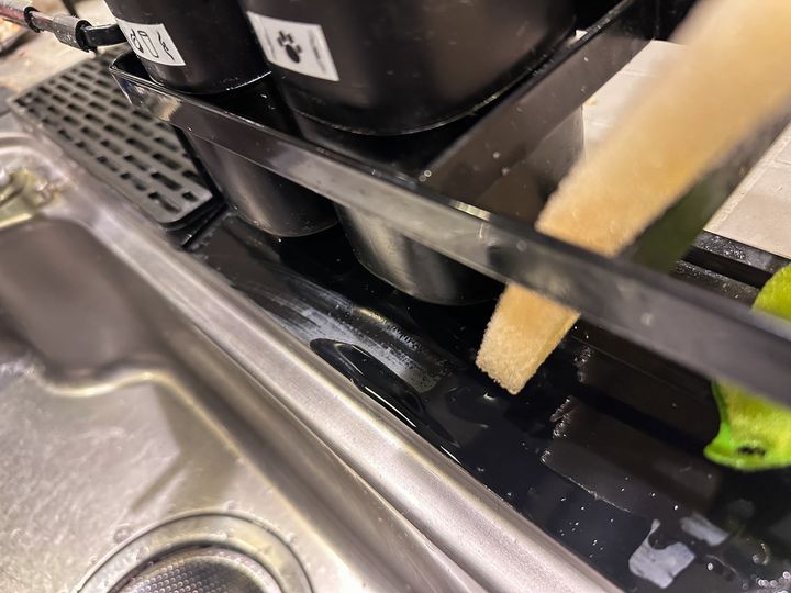 水が流れるスポンジ＆ボトルホルダー