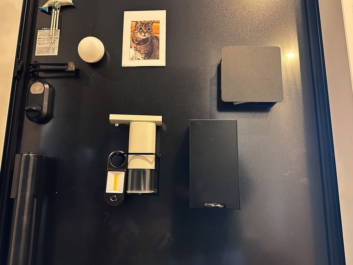 「マグネットキーフック2段」税込2420円、「ツーウェイマスク収納ケース」税込1980円、「マグネットバスルームチューブ＆ボトルホルダー」税込1650円