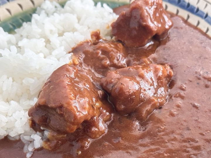 大きな牛肉が3つごろりと入っていた