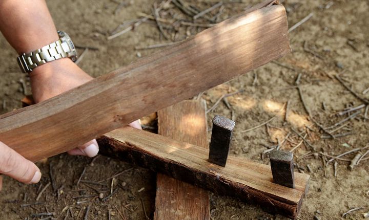 【薪割りの安全術】指を落とす前に知るべき「振り下ろさない」ナタ・斧の使い方
