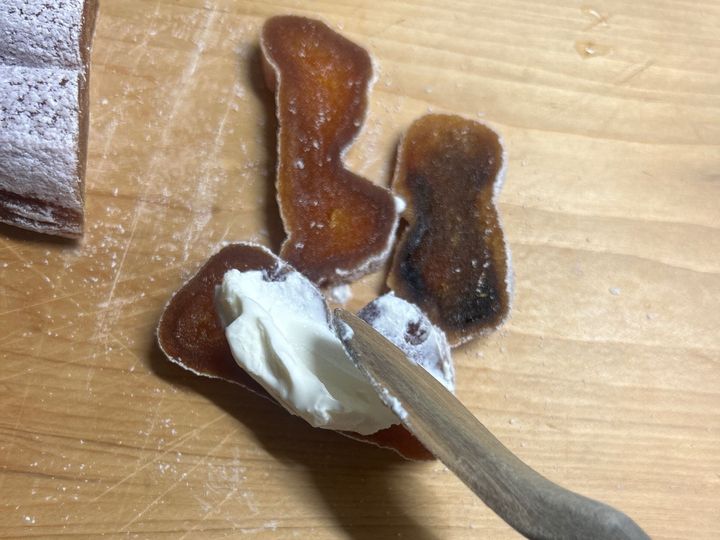 〈キャンプ飯〉和×洋おつまみ。ころ柿クリチサンド