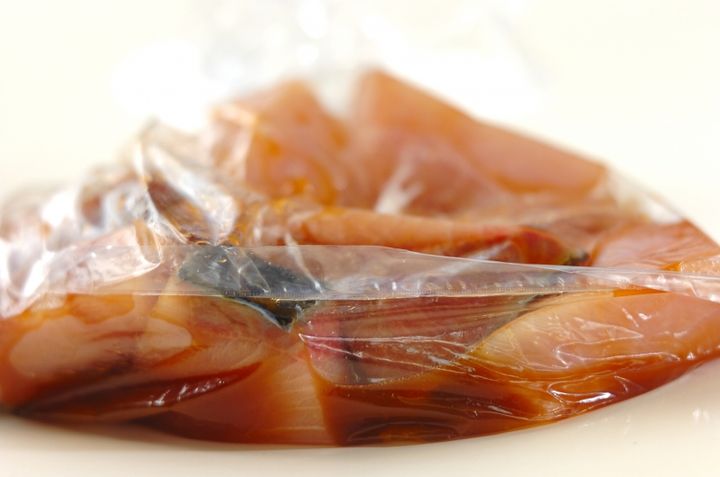 片栗粉と少ない油で簡単！ブリの竜田揚げ焼きの下準備1