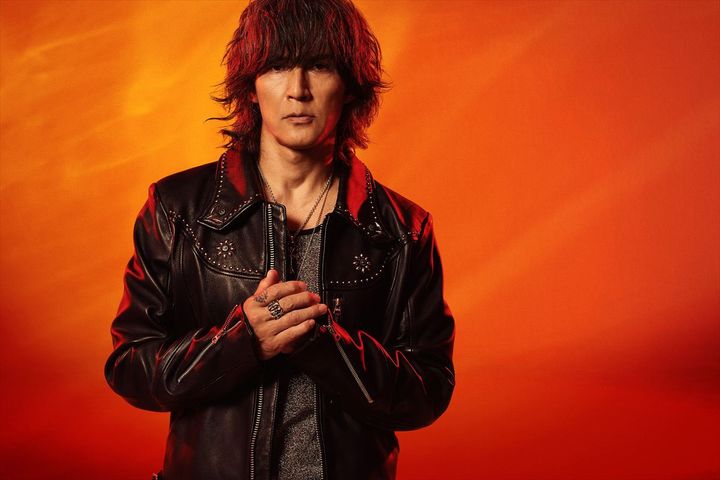 Netflix大会応援ソング「タッチ」を歌う稲葉浩志 width=