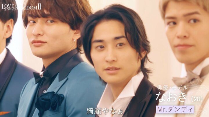 【写真・画像】大胆スリットから美脚チラリ！ 31歳“魔性”のレースクイーン、モテ強者男性たちから視線釘付け「綺麗やなぁ…」 3枚目