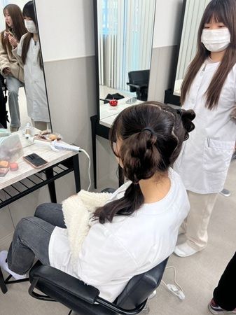 【大阪府大阪市】大阪美容専門学校×カラフルスクリームの「ヘアメイク＆ライブパフォーマンス」開催