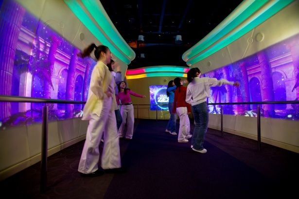 搭乗前にひと踊りしていく？