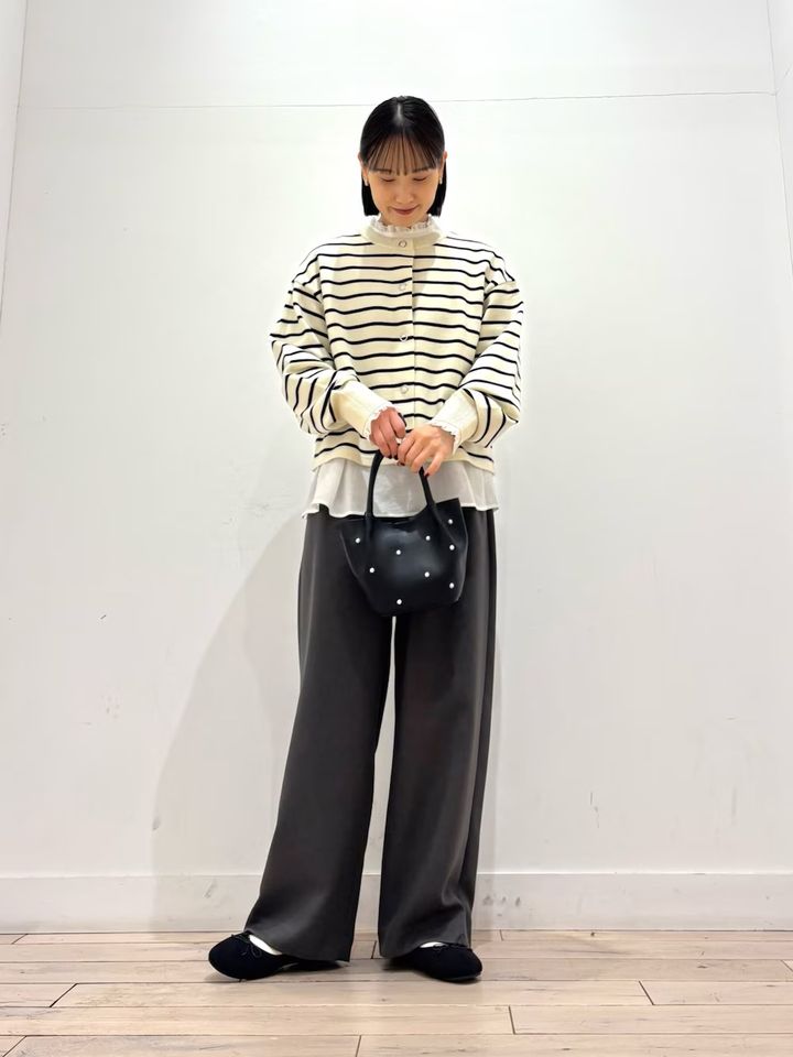 ニット風に見えるショート丈のボーダーカーデ