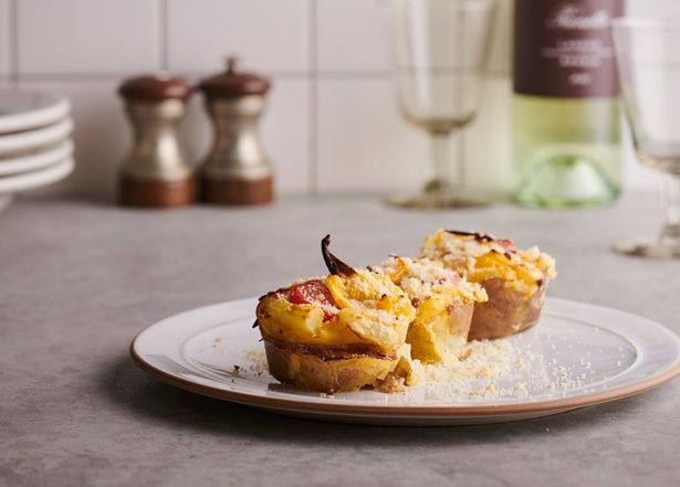 型に塗る油脂にヨーグルトを使いヘルシーに (C)ペペとシェフ夫／KADOKAWA