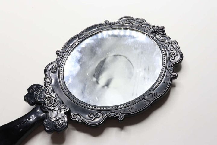 指紋の付いた鏡をきれいにするダイソーグッズ