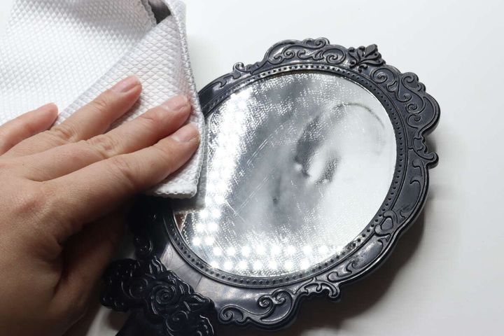 ダイソーのガラス＆家電用クリーナーは2度拭きいらず