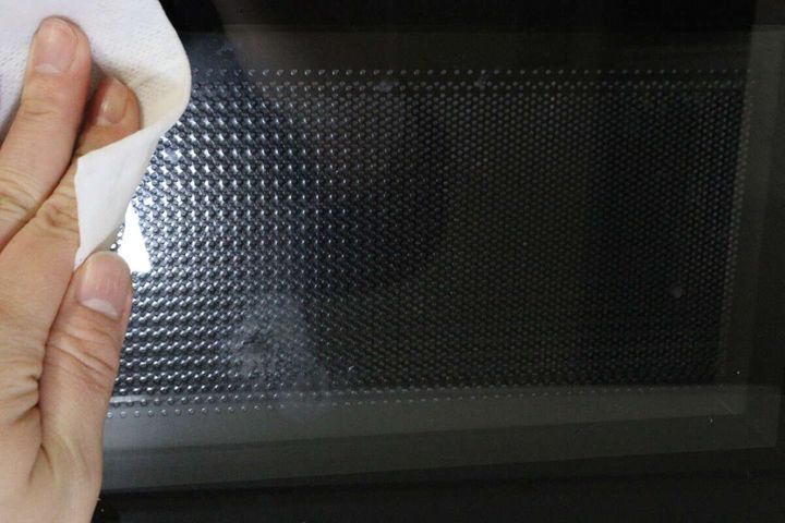 ダイソーのガラス＆家電用クリーナーは電子レンジの掃除におすすめ