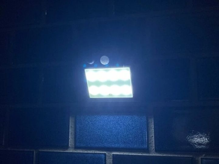 ダイソー ソーラーセンサーライト