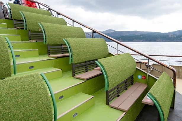 「茶畑だんだん」には、テーブルも付いているので、芦ノ湖の風を感じながら、抹茶スイーツやお茶を堪能しよう