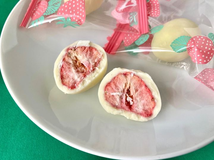 苺の主張が強くて美味しい！【カルディ】甘酸っぱい味わいの苺のコーテッドチョコ