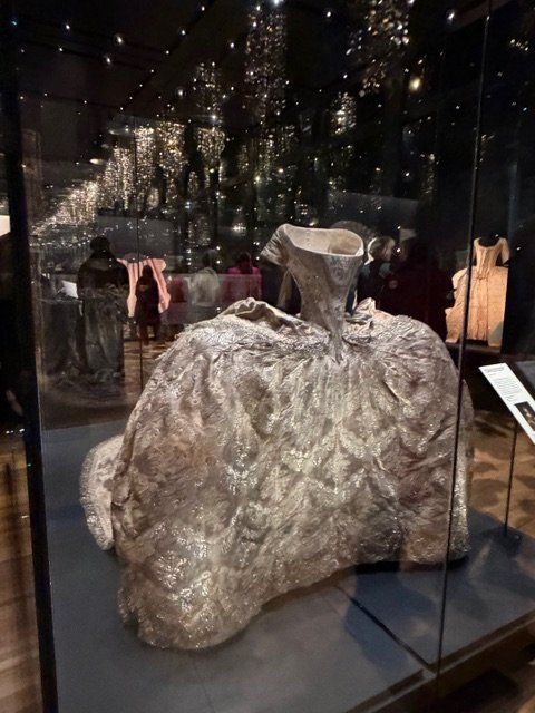 Bonne année! 美術館巡りや、五つ星ホテルでのお食事で迎える新年【夢見るパリ】