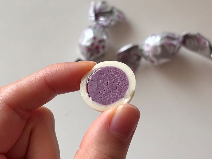 【カルディ】で発見！アサイー×ブルーベリーのご褒美ショコラにキュン♡