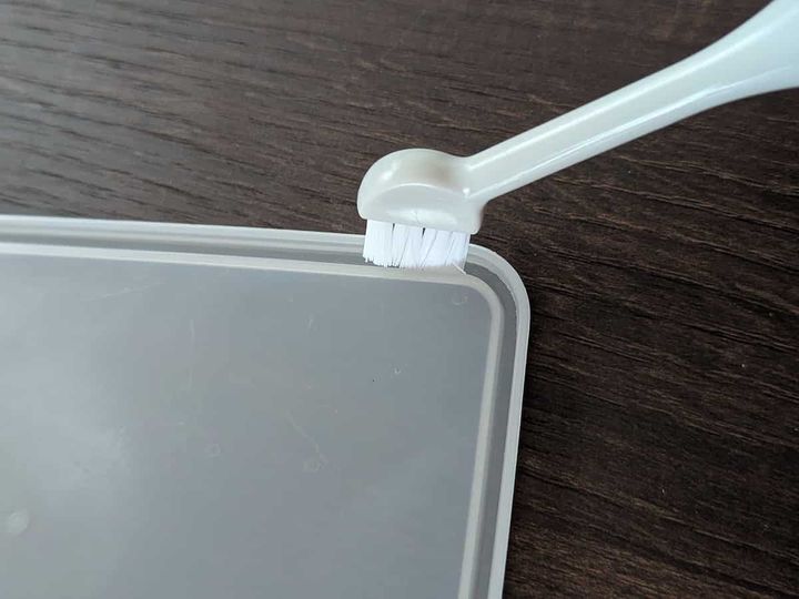 ダイソー 立つスキマブラシ 使用例