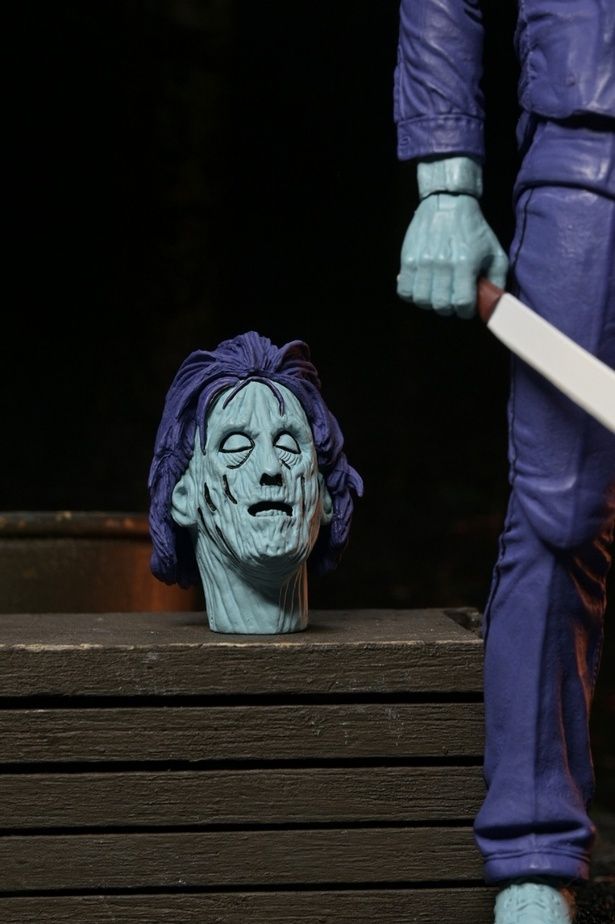 生首も付いてくる親切設計(「クラシック・ビデオゲーム・アピアランス/ 13日の金曜日: ジェイソン・ボーヒーズ 7インチ アクションフィギュア」)