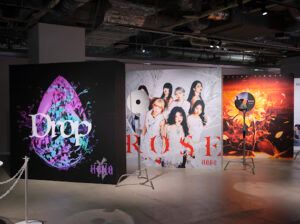 これまでHANAがリリースした楽曲のジャケットも展示されていました。