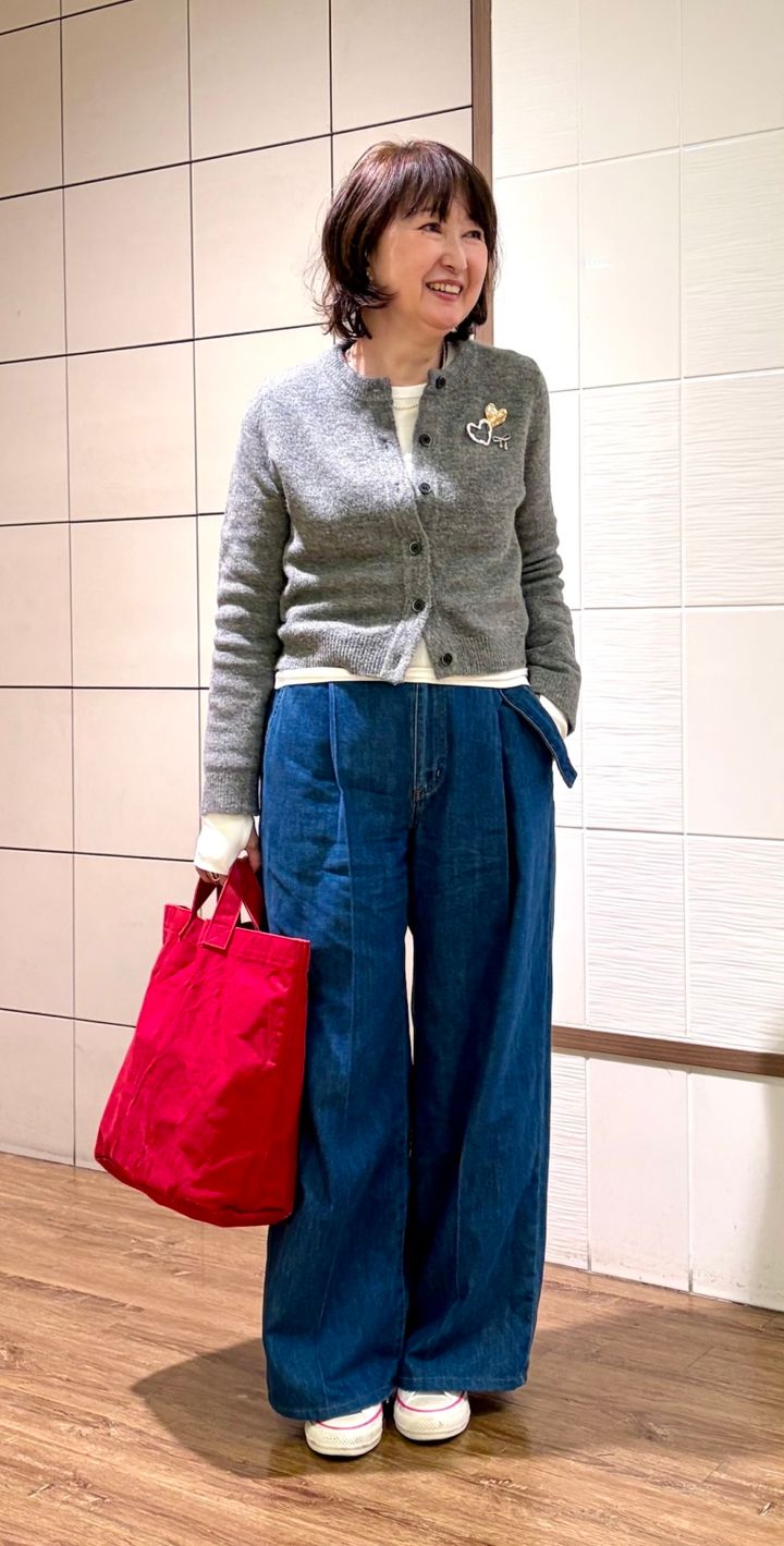 26年２月yumikoさんブログ_グレーのカーディガンコーデ