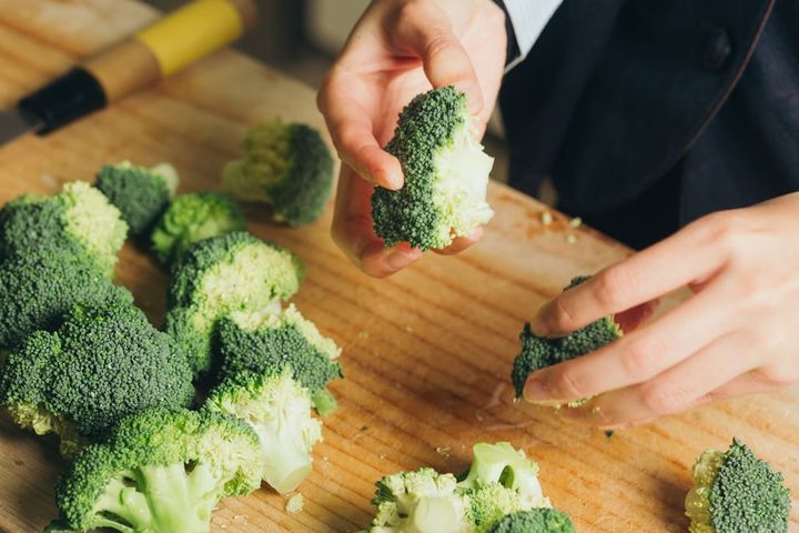 ブロッコリーを分ける