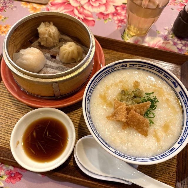「味庵茶房」No.1の「中華粥＋点心3種盛」