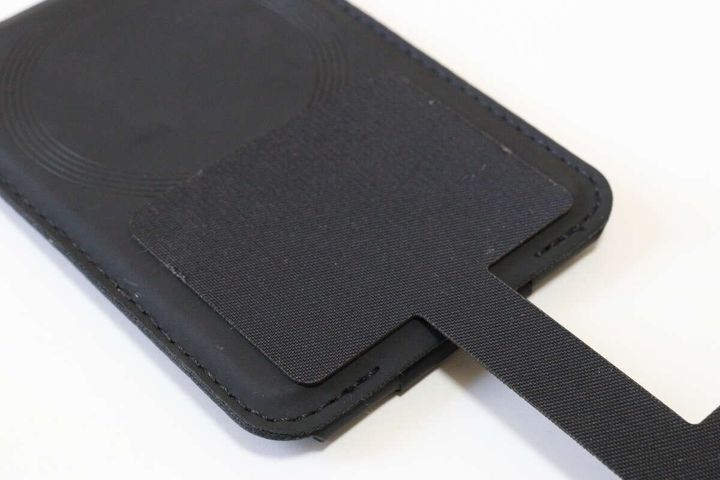 MagSafe対応ウォレット用 落下防止タグ 貼り付け