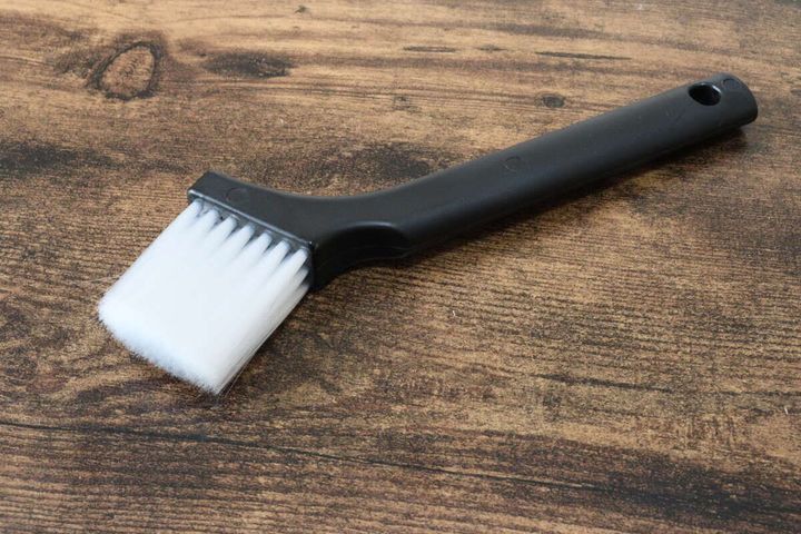 ダイソーの車内用マルチブラシ