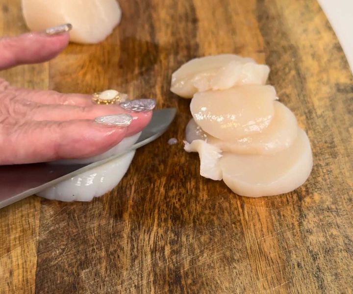 カブと帆立のカルパッチョしそジェノベーゼソース