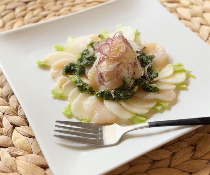 カブと帆立のカルパッチョしそジェノベーゼソース