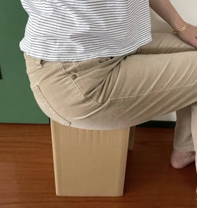 ダイソーの段ボール椅子「ダンボールチェア」安定した座り心地