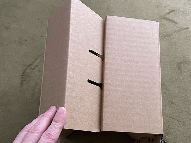 ダイソーの段ボール椅子「ダンボールチェア」座面を作る