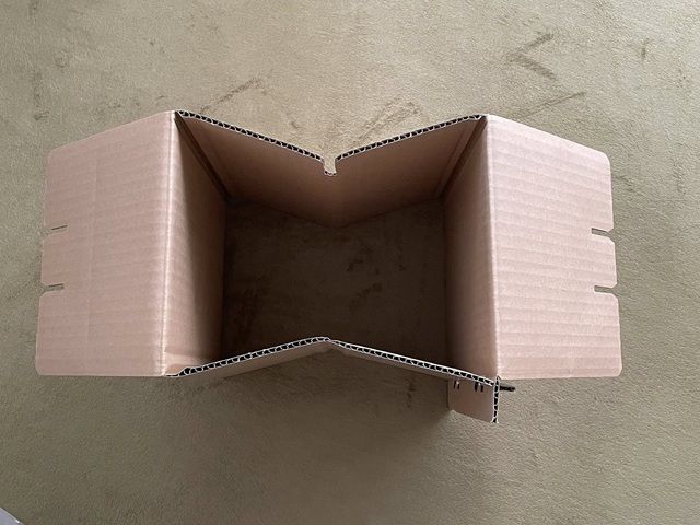 ダイソーの段ボール椅子「ダンボールチェア」枠を作る