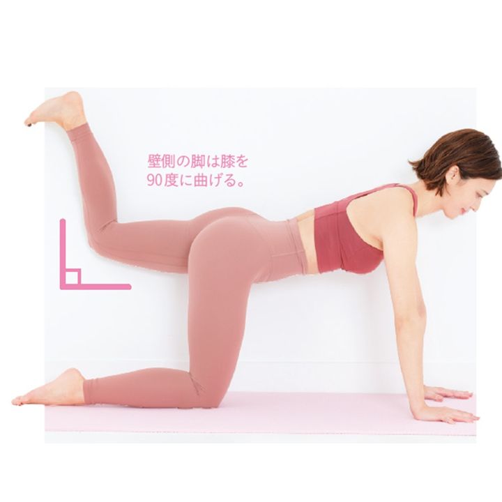 1. 膝を壁につけたまま曲げる