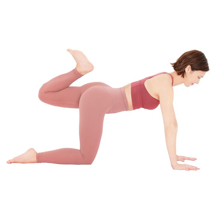 2. かかとをお尻に引き寄せる