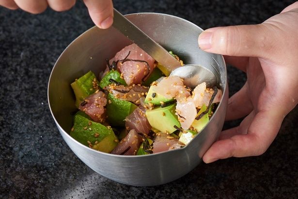 優しく混ぜ合わせる (C)misa／KADOKAWA