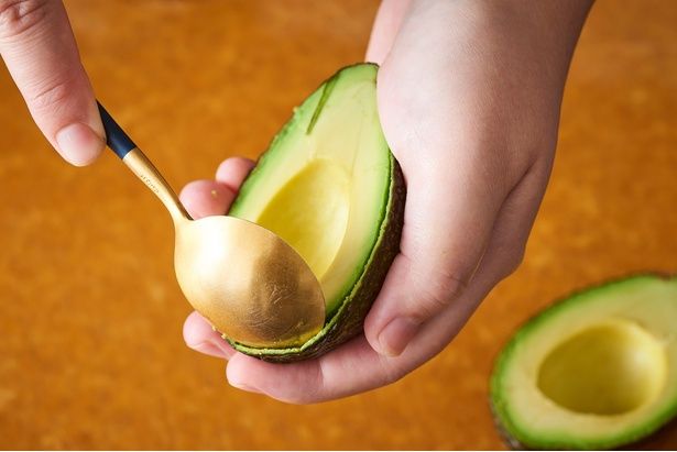 皮は器にするため残しておく (C)misa／KADOKAWA