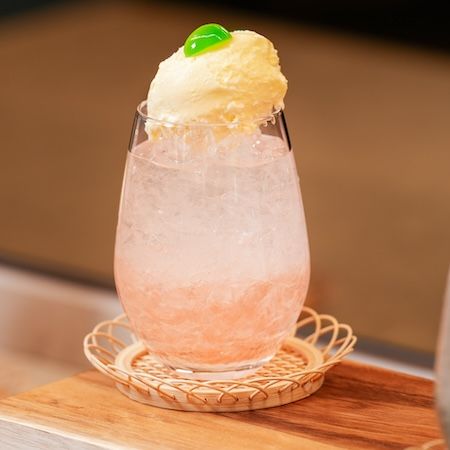 【東京都港区】YOTEL東京銀座、春の新メニューを開始。サーモンパニーニや桜カクテルが登場