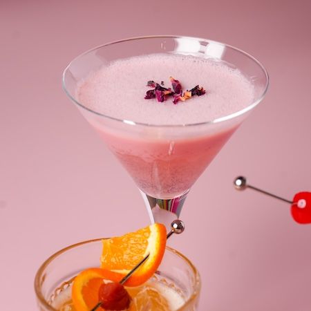 【東京都港区】YOTEL東京銀座、春の新メニューを開始。サーモンパニーニや桜カクテルが登場