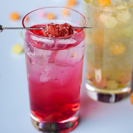 【東京都港区】YOTEL東京銀座、春の新メニューを開始。サーモンパニーニや桜カクテルが登場