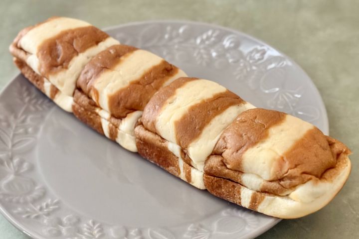 このシマシマはにゃ～んだ？【ファミマ】に「猫好きには堪らない」新商品