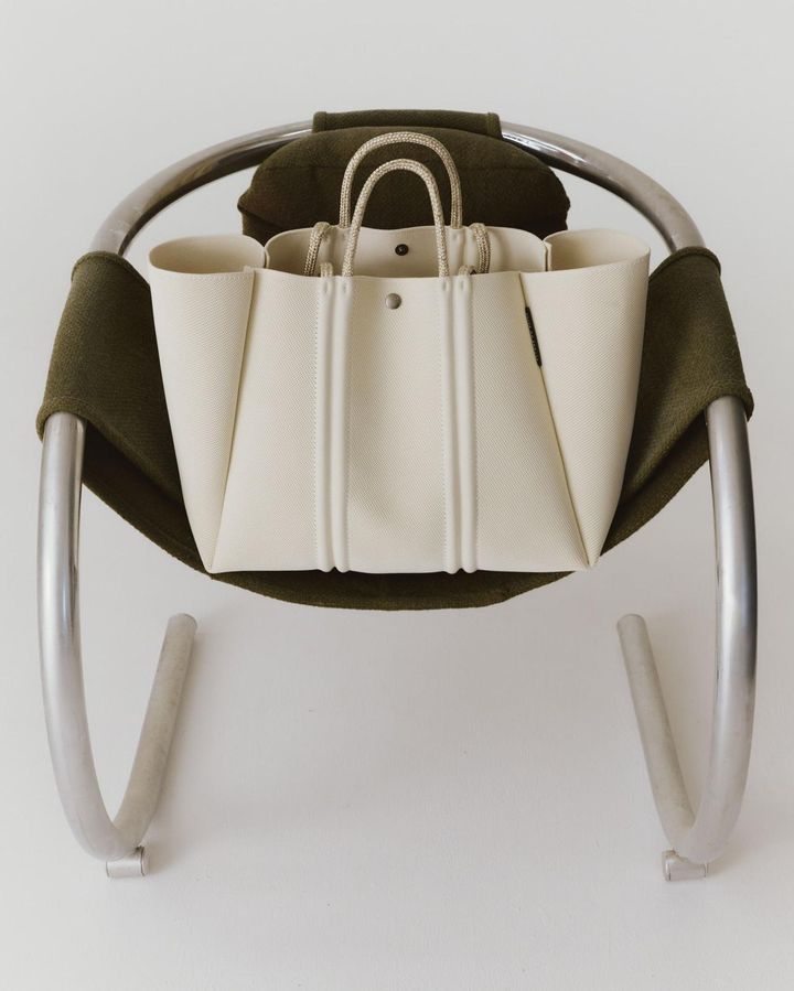 画像: 「Meridian large tote」[縦28×横38×マチ21cm] （ポーチ付）￥64,900 出典：STATE OF ESCAPE 期間限定ショップ