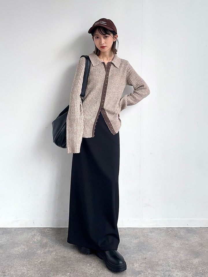 黒ロングスカートコーデ5