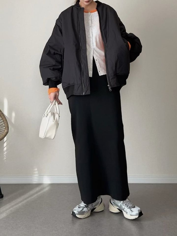 黒ロングスカートコーデ2