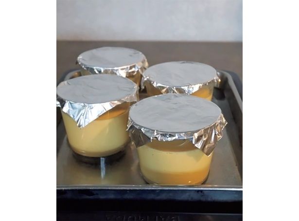 アルミホイルをかぶせて蒸し焼きにする (C)mokka／KADOKAWA