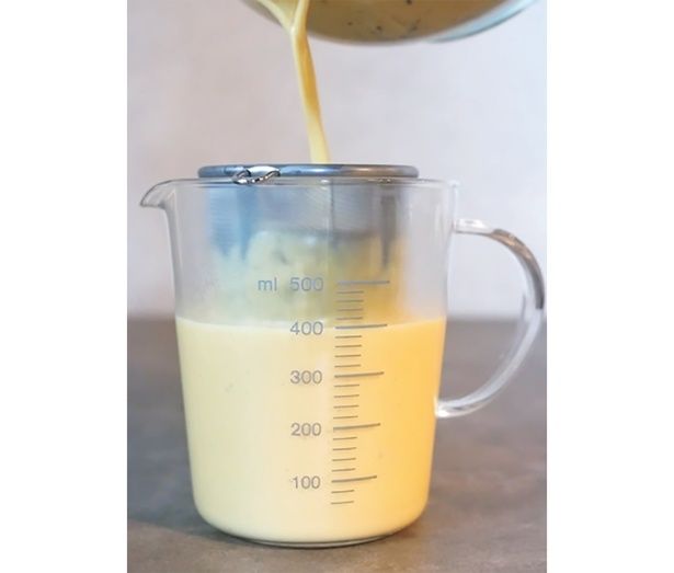 卵液を漉すと、口当たりがなめらかになる (C)mokka／KADOKAWA