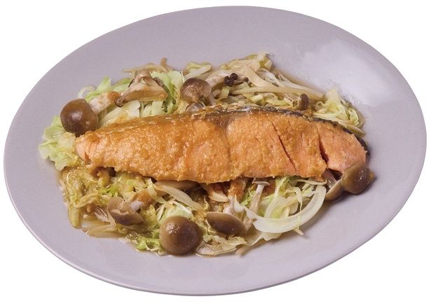 鮭のちゃんちゃん焼き （C）ゆりな／KADOKAWA