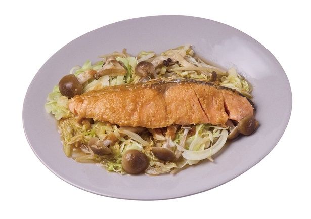 鮭のちゃんちゃん焼き （C）ゆりな／KADOKAWA